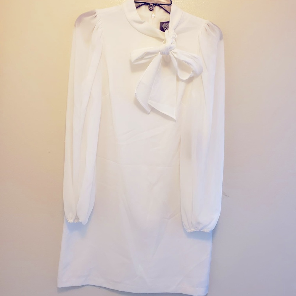 VINCE CAMUTO Women’s Signature stretch crepe bow neck shift with chiffon sleeve